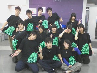 ライブ大成功!蛍光みどりが際立つクールなTシャツ - タカハマライフアート ライブ大成功!蛍光みどりが際立つクールなTシャツ - タカハマライフアート