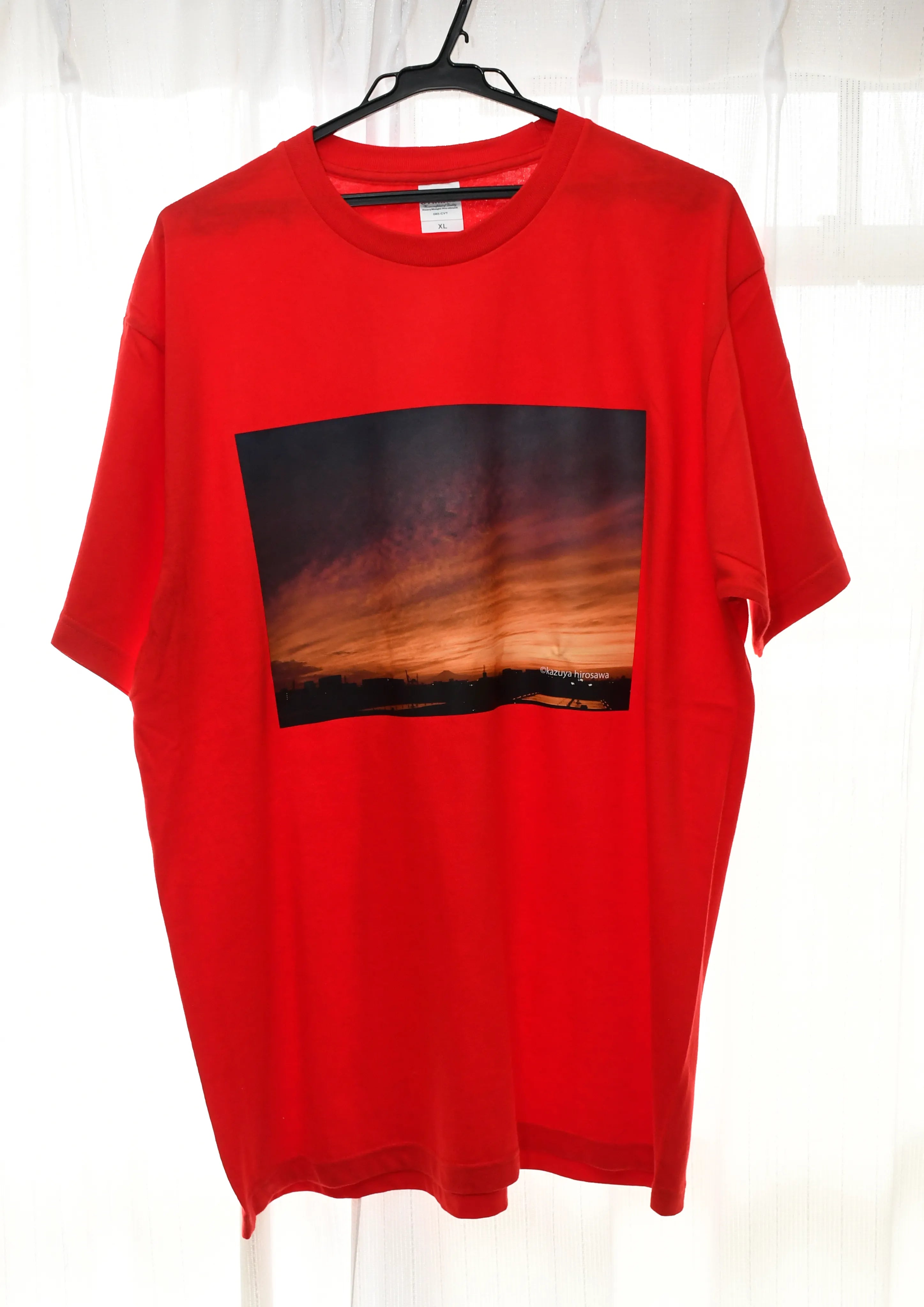 夕焼けの一瞬を閉じ込めた、こだわりのオリジナルTシャツ