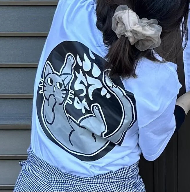 和風な雰囲気が伝わるロゴと猫イラストを使用したオリジナルTシャツプリント