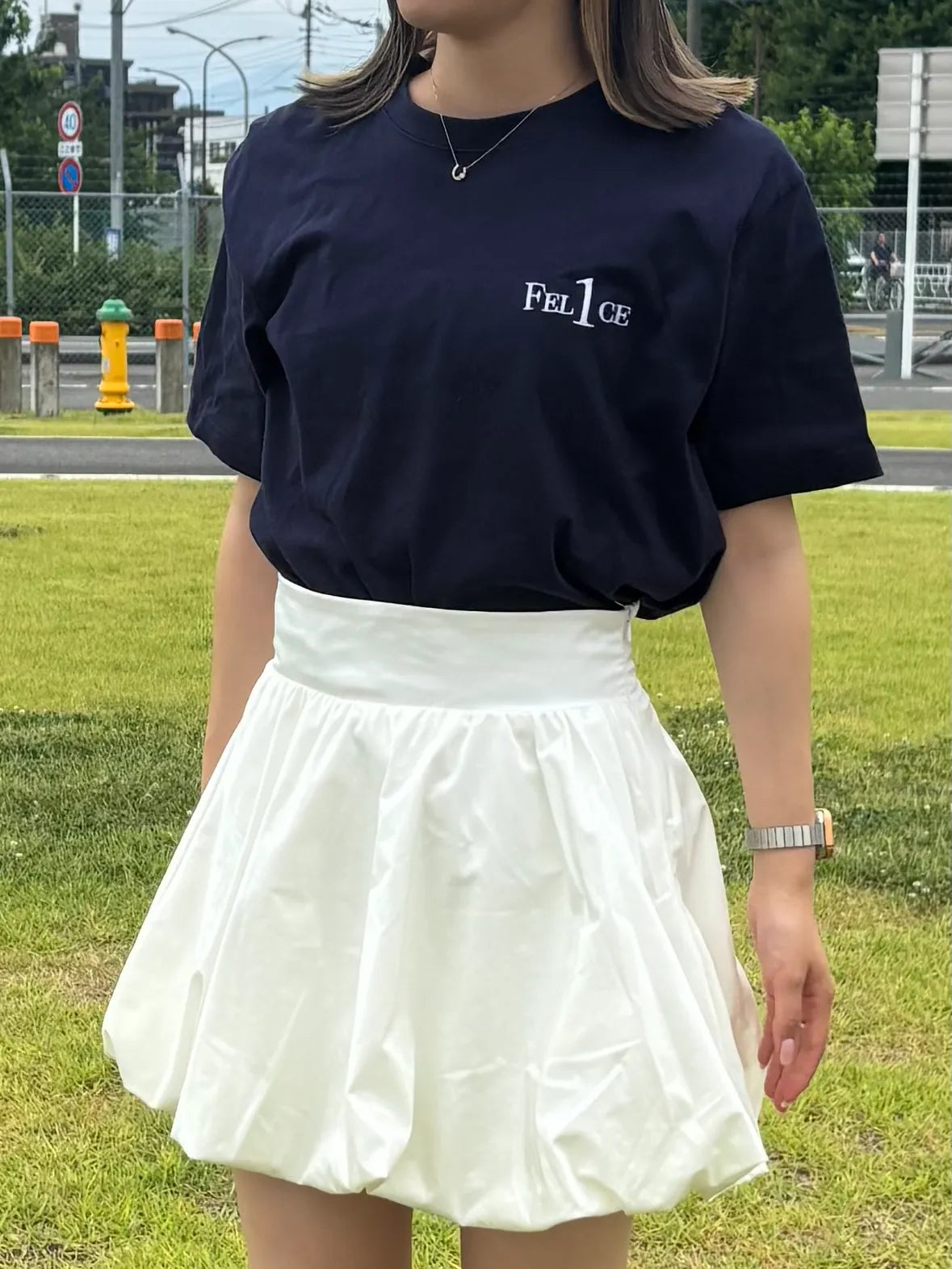 特別な一枚を贈る。シンプルなロゴ刺繍で上品なオリジナルTシャツギフト