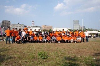 学科カラーのオレンジTシャツ - タカハマライフアート