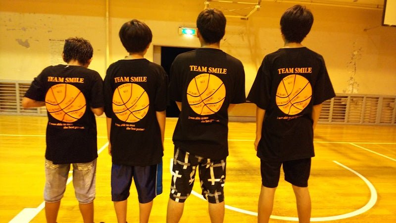 満足のバスケットボールチームTシャツ - タカハマライフアート